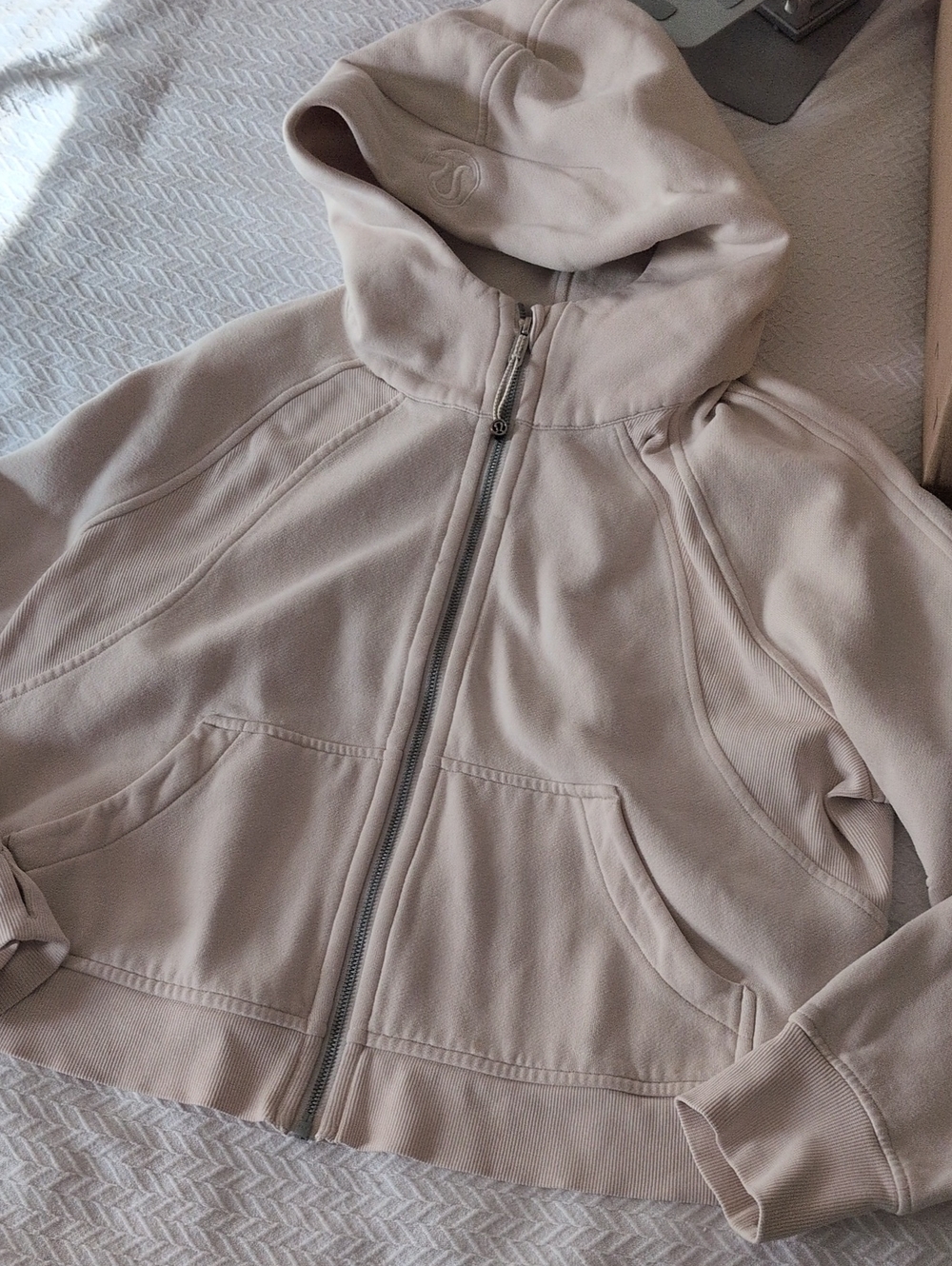 Lululemon M/L Scuba Full Zip Hoodie Cream Beige Women's Jacket Crop